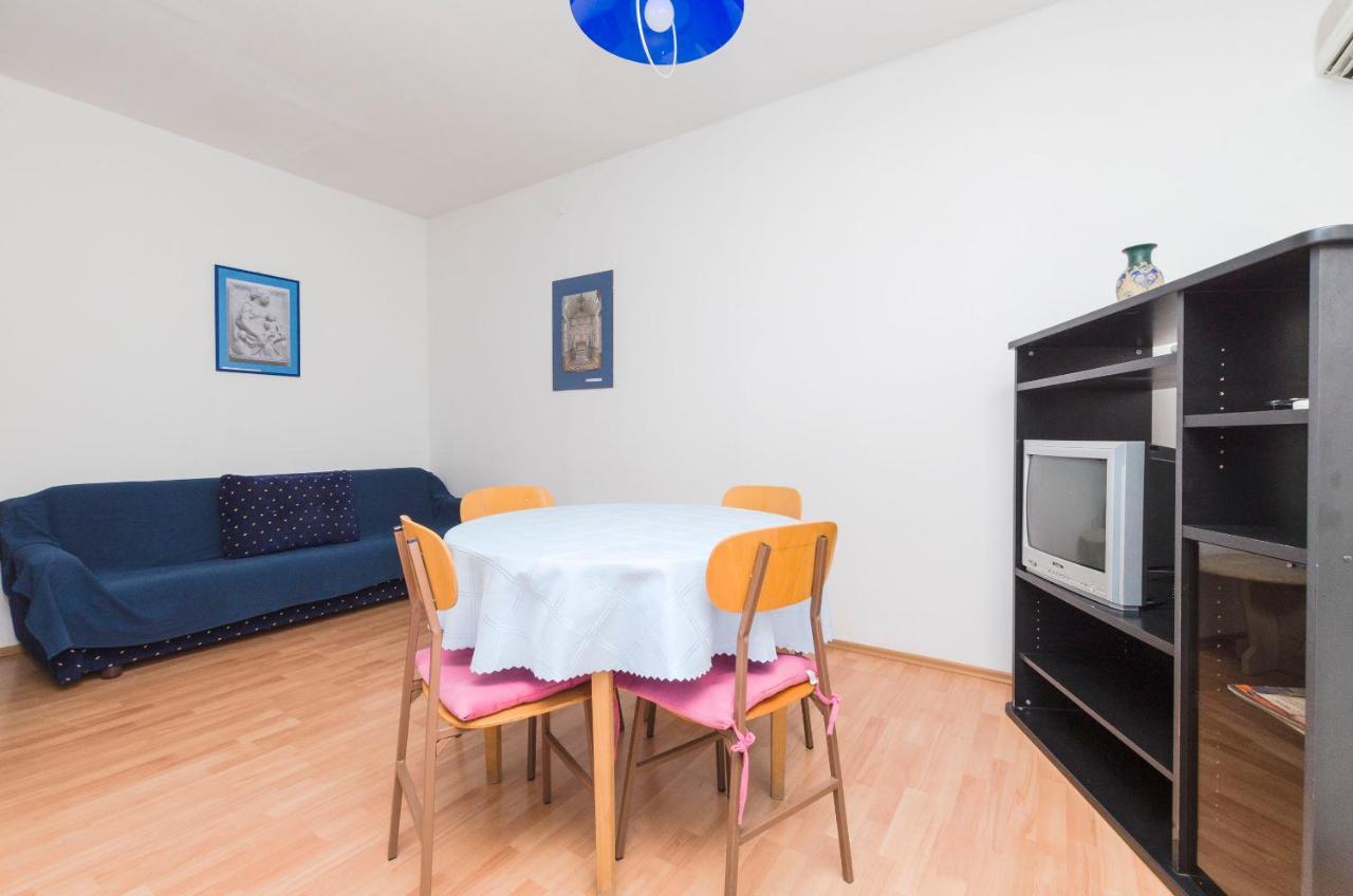Katja Apartman *